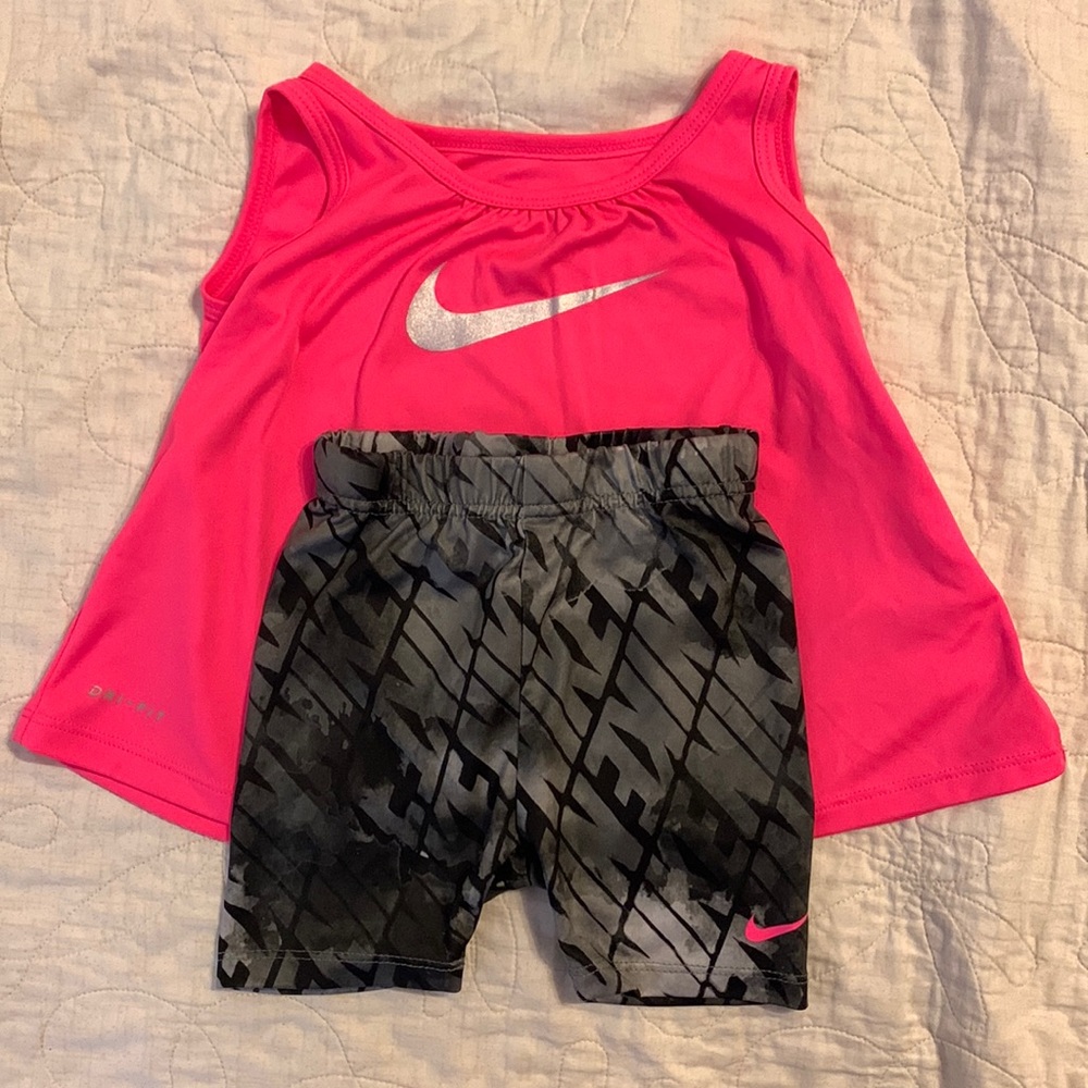 NIKE dri-fit tank/shorts outfit